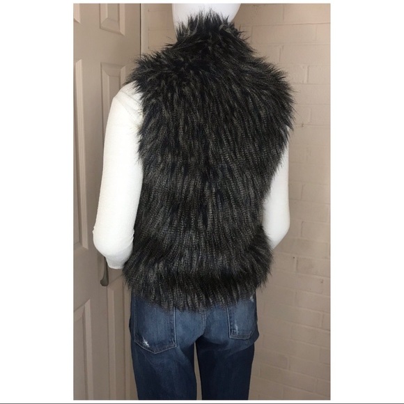 Aqua Black Faux Fur Shaggy Vest Size Medium - Picture 4 of 8